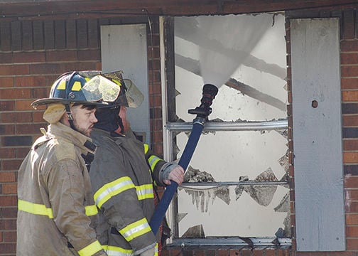 Fire destroys Hamburg apartments
